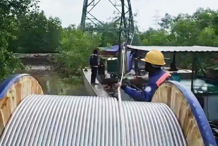TRIỂN KHAI CÔNG TÁC THI CÔNG LẮP ĐẶT DÂY DẪN 22kV TRÊN KHÔNG CHO DỰ ÁN NHÀ MÁY ĐIỆN GIÓ TÂN THUẬN - GIAI ĐOẠN 3